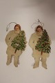 This old Christmas decoration is made of squeezed cotton wool and coloured 
scrap/cardboard
It has a fine old patina