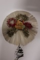 This old Christmas decoration is made of coloured 
scrap/cardboard and other special effects
It has a fine old patina