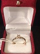 Soliatarie 
Ring.
Guld 18 k 750
Diamant : 0,30 
ct
Ring 
størrelse: 58
Nypoleret og 
...