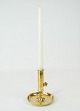 Candlestick 
with handle of 
brass and in 
great used 
condition from 
the 1890s.
13 x 11 cm.