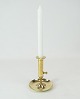 Candlestick 
with handle of 
brass and in 
great used 
condition from 
the 1890s.
15 x 11 cm.