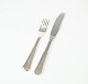 Dinner knife 
and fork of 
heritage silver 
number 8 by 
Hans Hansen.
22 cm.
18 cm.