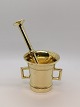 Small brass 
mortar. Stamped 
Copper Mill. 
Height 8cm. 
With pistol 
16cm.
