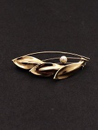 8 carat gold brooch 4.5 cm. with genuine pearl