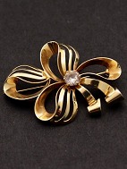 14 carat gold brooch 4 x 2.8 cm. with clear stone