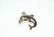 Elegant delfin 
i 14 karat guld
Stemplet 585
Højde 41,34m
Brede 31,44 mm
Tjekket af 
guldsmed ...