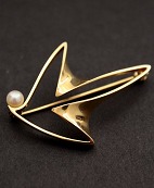 14 carat gold brooch