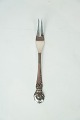 Serving fork of 
hallmarked 
silver.
15 cm.