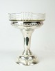 Silvered centre piece in jugend style with glass from the 1920s.34.5 x 25 cm.
