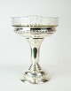 Silvered centre 
piece in jugend 
style with 
glass from the 
1920s.
34.5 x 25 cm.