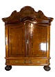 Northern german 
Baroque cabinet 
of walnut and 
oak from around 
the year 1730. 
The cabinet has 
...