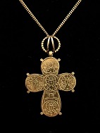 18 carat gold necklace 45.5 cm. and Dagmar cross