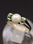 8 carat gold ring with genuine pearl and malachite