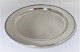 Georg Jensen. 
Rundes 
Silbertablett 
mit 
Perlenkante. 
Sterling (925). 
Modell 210C. 
Durchmesser 36 
...