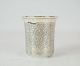 Vase with 
carvings of 
hallmarked 
silver.
8 x 7 cm.
