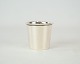 Vase of 
hallmarked 
silver.
5 x 5 cm.