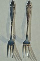 Shared lily, 
danish silver 
with toweres 
marks, 830 
silver. 
Delt lilje 
pastry fork, 
length ...