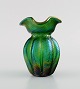 Pallme-König art nouveau vase i grønt mundblæst kunstglas. Ca. 1900.
