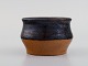 Presumably Lis Krüger and Ole Bjørn Krüger (1922-2007), Danish sculptor and 
ceramicist. Unique bowl in glazed stoneware. 1960s / 70s.
