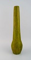 Ole Bjørn Krüger (1922-2007), dansk billedhugger og keramiker. Enorm unika vase 
i glaseret stentøj. Smuk glasur i grønne nuancer. 1960/70