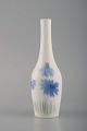 Antique Royal Copenhagen art nouveau vase in porcelain with hand-painted 
dandelions. Late 19th century.
