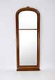 Tall mirror of 
mahogany from 
around the 
1860s.  The 
mirror is in 
great vintage 
condition.
H - ...