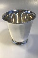 Georg Jensen 
Sterling Silver 
Vase No 516 
Harald Nielsen 
Måler H 11.5 
cm(4 ½ in) Diam 
 11 cm(4 ...