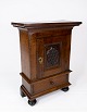 Cabinet of oak, in great antique condition from the 1880s. 
5000m2 udstilling.