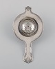 Cohr tea 
strainer in 
silver (830). 
Mid-20th 
century.
Length: 14.3 
cm.
Stamped.
In excellent 
...