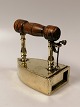Large brass 
iron Stamped 
Copper Mill 
Height 16.5cm 
Length 15.5cm.