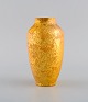 Sevres for Delvaux. Antik vase i håndmalet keramik med gulddekoration. Ca. 1910.
