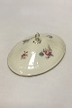 Royal 
Copenhagen 
Frijsenborg 
Oval lid No 
1702.
Measures 
14,5cm / 9.65"