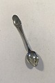 Medaillon 
Silver Salt 
Spoon Measures 
8 cm(3 5/32 in)