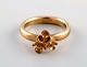 Dansk guldsmed. Vintage ring i 8 karat guld. Front i form af blomst. Midt 
1900-tallet.
