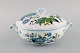 Spode, England. Mulberry lidded soup tureen in hand-painted porcelain with 
floral and bird motifs. 1960s / 70s.
