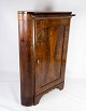 Corner cabinet of mahogany and in great vintage condition from the 1860s. 
5000m2 showroom.