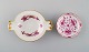 To Meissen kaviarskåle i porcelæn med håndmalede lyserøde blomster og guldkant. 
1900-tallet.
