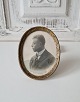 Beautiful old 
oval picture 
frame 
Measures 7.5 x 
9.5 cm.