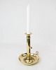 Low candlestick of brass, in great antique condition from 1860. 19 x 14 cm.