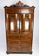 Large cabinet 
of polished 
mahogany and 
walnut, in 
great antique 
condition from 
1880. 
H - 185 ...