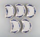 Mintons, England. Five antique bowls in hand-painted faience. Chinese style, 
early 20th century.
