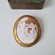 Large 
beautifully cut 
cameo set in 
gold-plated 
metal. 
Measures 5.3 x 
6.3 cm.