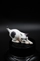 Small porcelain 
cat from Dahl 
Jensen.
Decoration 
number: DJ 
1013. 1.sort.
H:6,5cm. 
L:12cm. Is ...