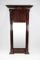 Tall mirror of 
mahogany with 
carvings, in 
great antique 
condition from 
around 1840.
H - 160 cm, 
...