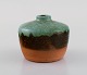 Pieter Groeneveldt (1889-1982), hollandsk keramiker. Unika vase i delvist 
glaseret keramik. Smuk glasur i blågrønne nuancer. Midt 1900-tallet.

