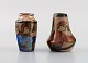 Bayeux, Frankrig. To miniature vaser i håndmalet glaseret keramik med 
gulddekoration. 1930/40
