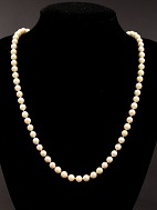 Pearl chain  with cultured pearls