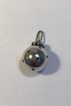 Georg Jensen 
Sterling Silver 
Pendant No 19. 
Measures diam 2 
cm(0 25/32 in)  
Weight 11.9 
gr/0.42 oz