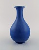 Gunnar Nylund for Rörstrand. Vase in glazed ceramics. Beautiful glaze in shades 
of blue. 1950s.
