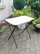 French cafe 
table of iron 
Height 74cm 
plate 82 x 48cm 
front with the 
right patina